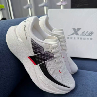 特步360x3.0FLY碳板跑鞋