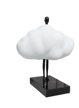 简约创意白色云朵人物摆件金属底座售楼处前台样板房家居装饰品