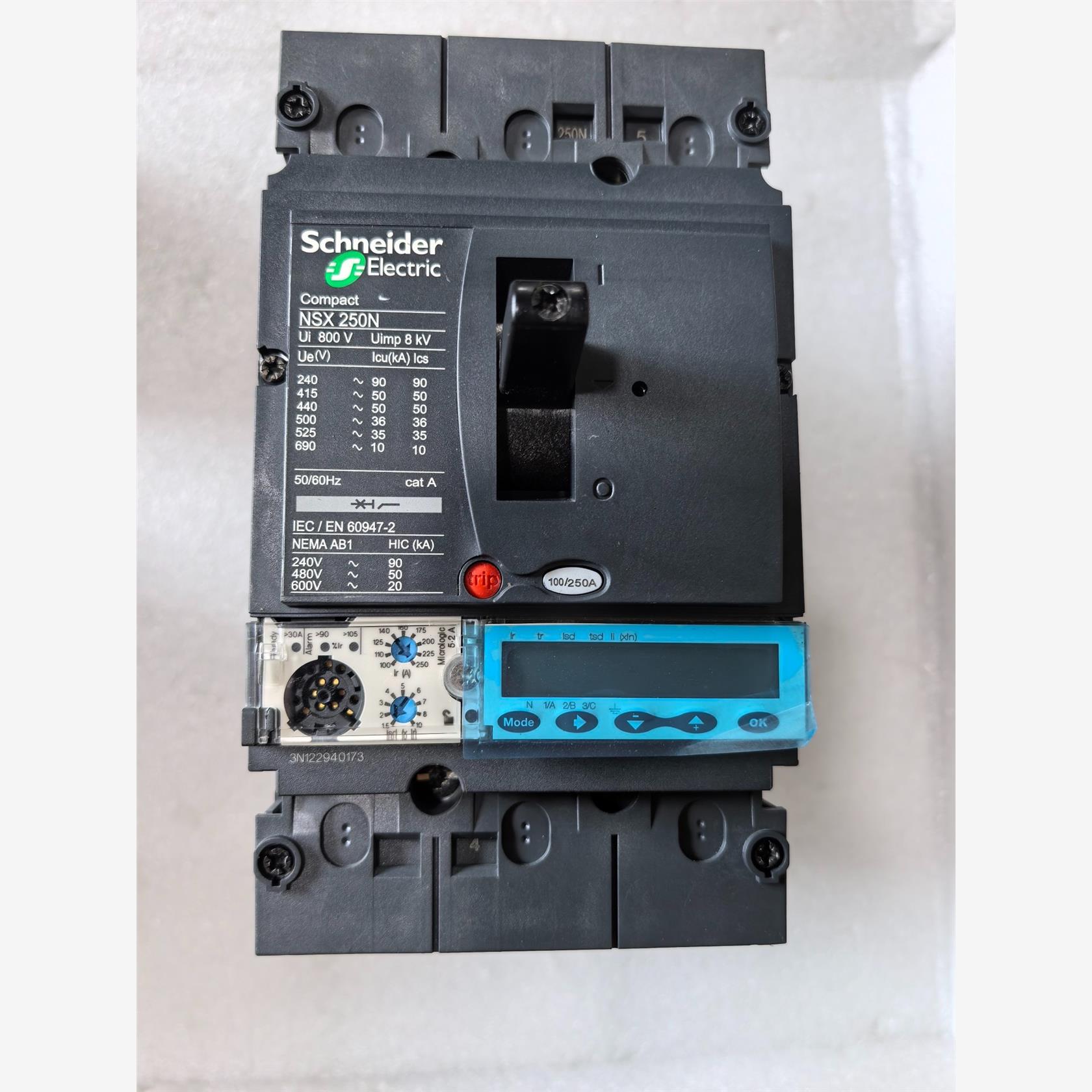 询价施耐德塑壳断路器NSX