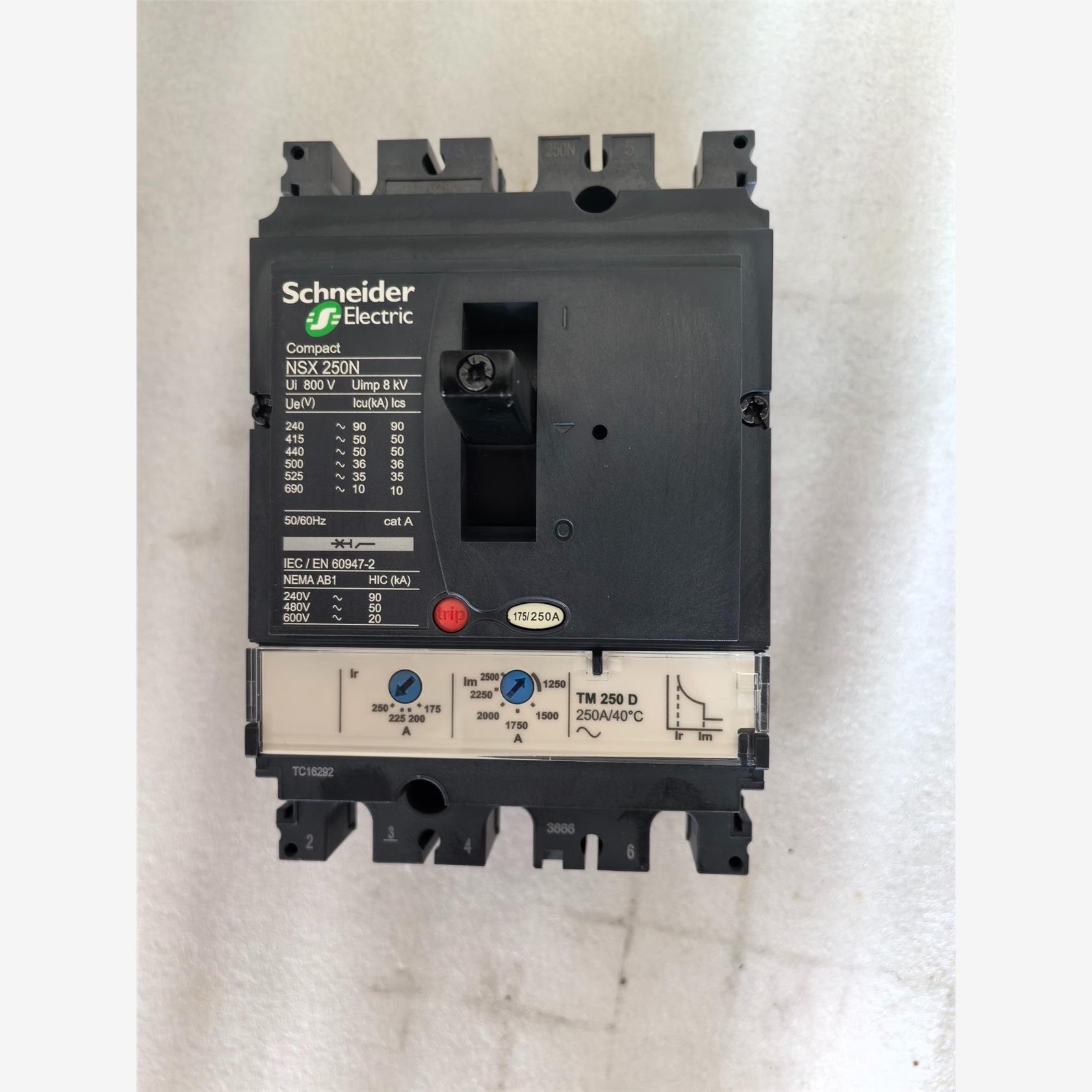 询价施耐德塑壳断路器NSX