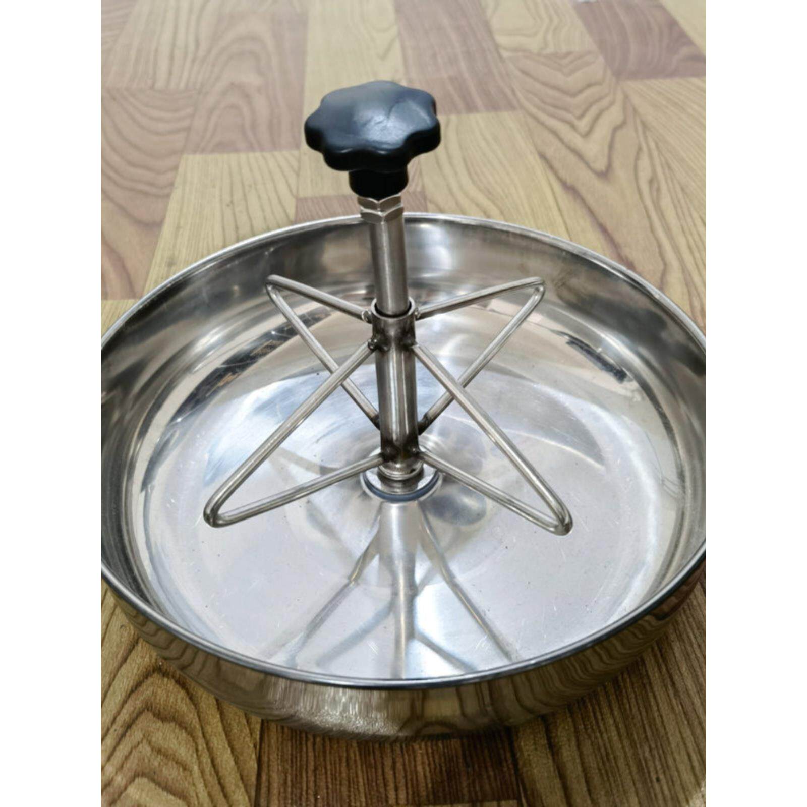 仔猪食槽不锈钢小猪补料槽圆形喂猪饲料盆养殖场加厚猪用喂食槽