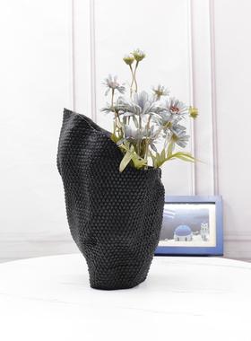 现代家居软装饰品样板房间售楼处展厅莫兰迪鳞片树脂花瓶插花器