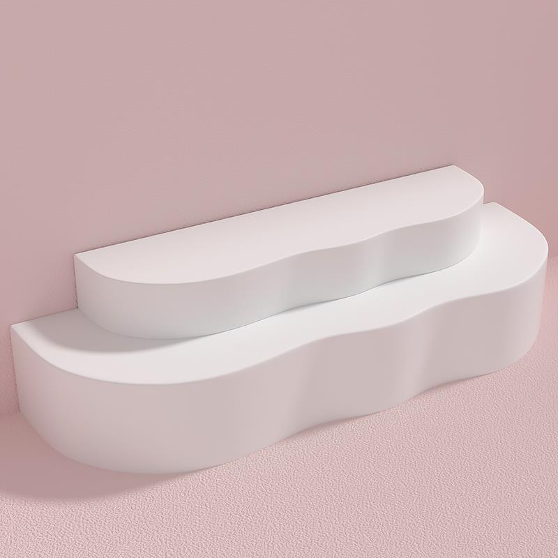 适用靠墙曲线形中岛高低展示台3层 服装店软装橱窗落地展台陈列定