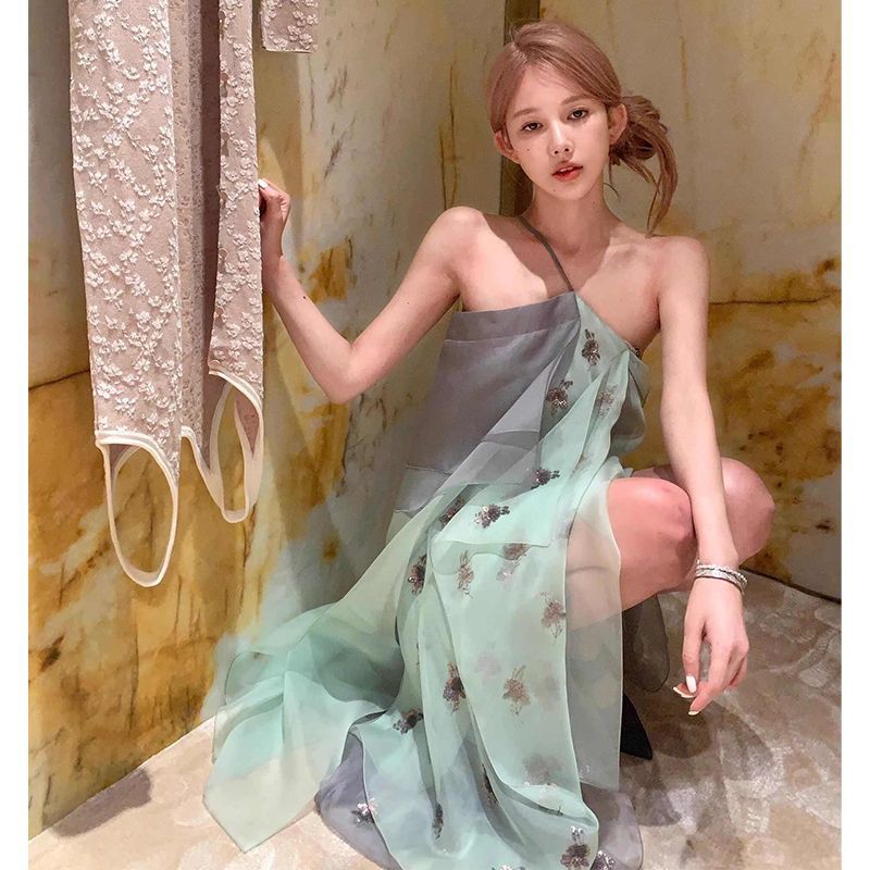 宋妍霏明星同款斜领挂脖裙不规则亮片绣花看展礼服度假沙滩裙