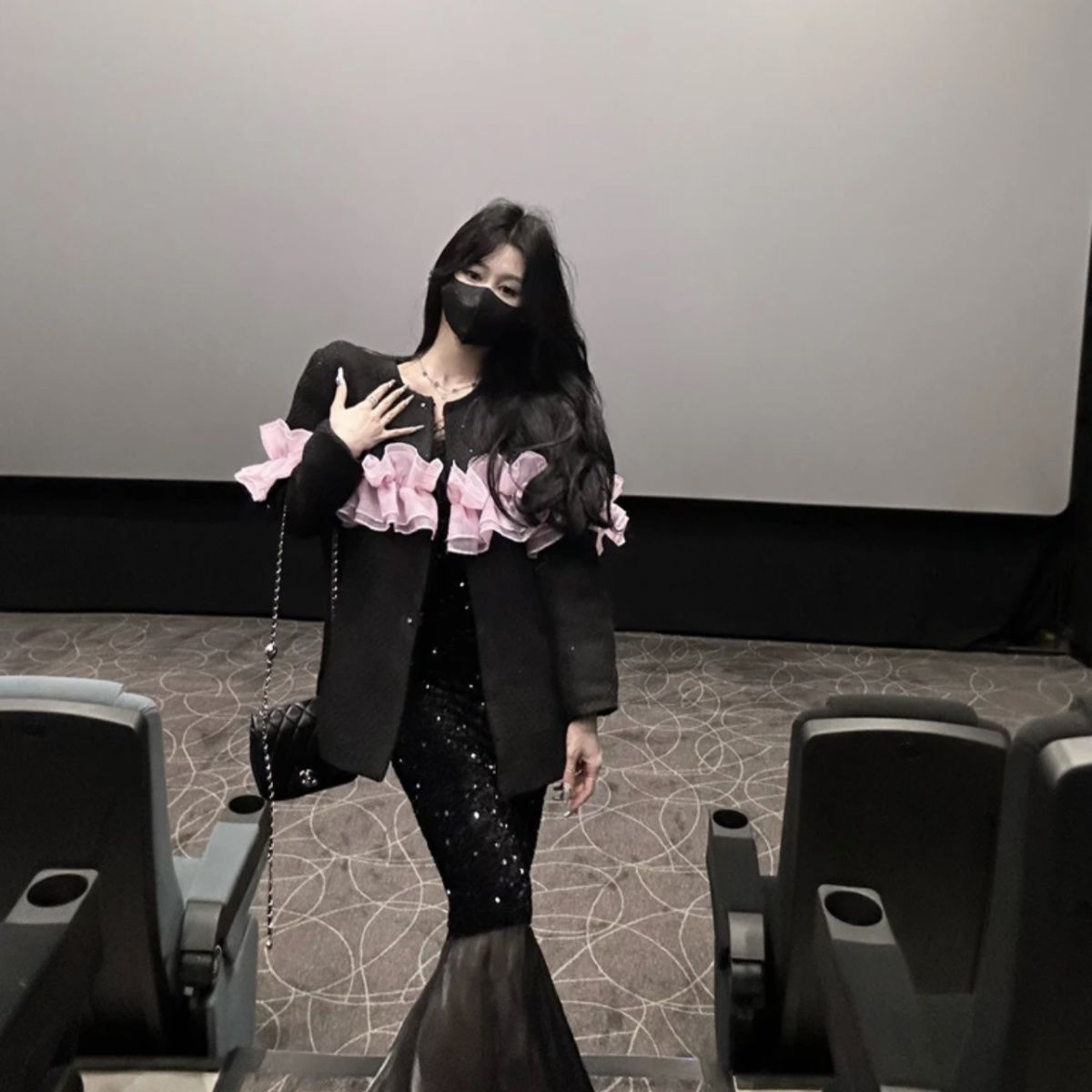 小众千金黑亮片粉压边朵