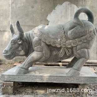 庭院小型石牛工艺品厂家 景观石制卧牛雕像图 户外石雕牛制作价格