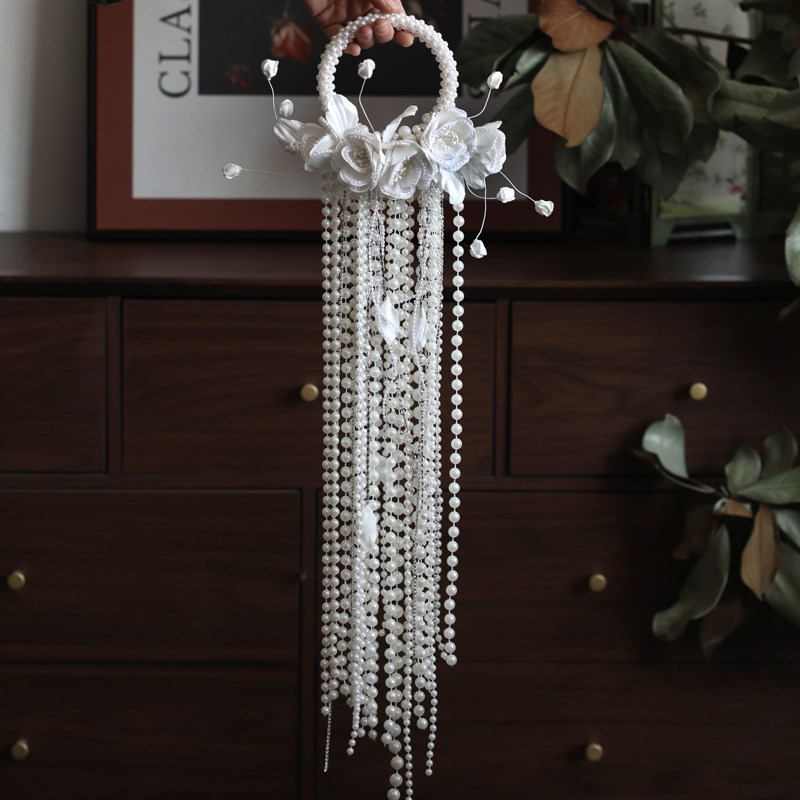 高级感珍珠瀑布手拎o花婚礼新娘水滴手捧花结婚摄影珍珠手链花束