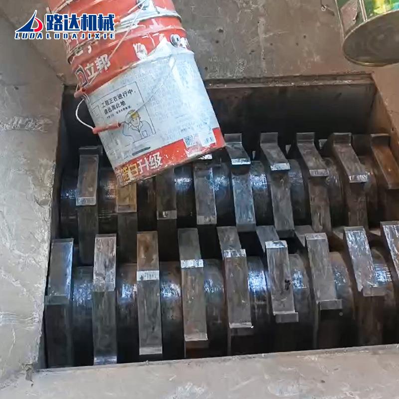 旧油罐破机轮碎胎塑料垃圾废IKC铁粉碎大型废单双多功能金属撕轴