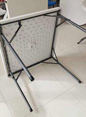 8m80m*880m的中空吹塑桌面mDAN的折叠桌一箱一套