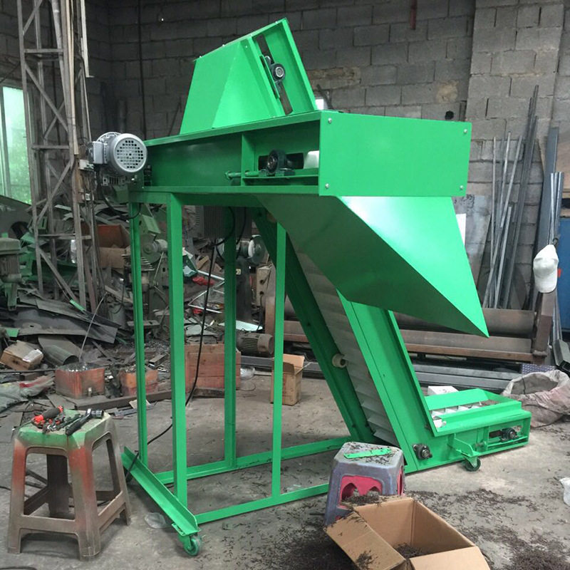 福建厂家小型输送机移动提升式斜坡输送设备爬坡挡板式流水线传送