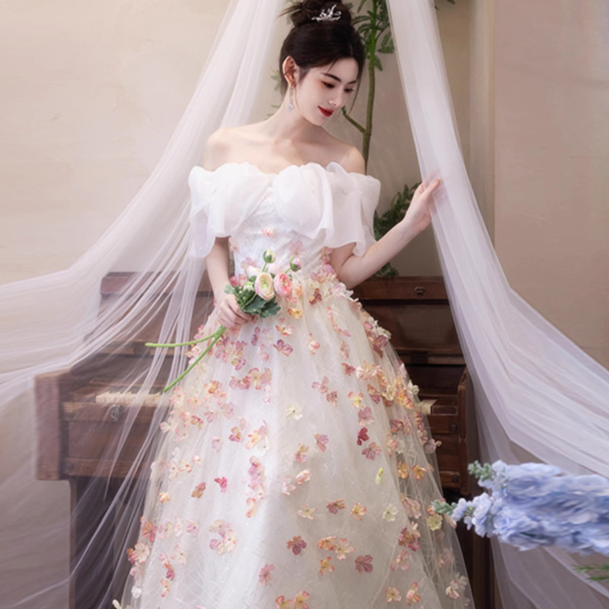 日本品质气质一字肩花朵晚礼服轻奢小众订婚敬酒服主持演出成人礼