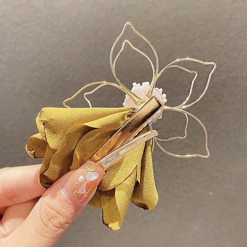 Women Vintage Elegant Hollow Out Metal Flower Cloth Petal Ha