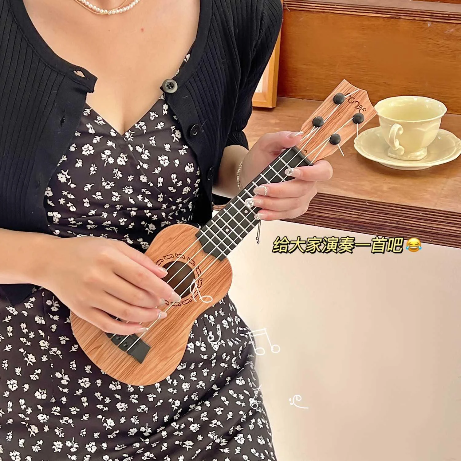 迷你尤克里里毕业季送闺蜜同学男女朋友生生日礼物古怪乐器小新品