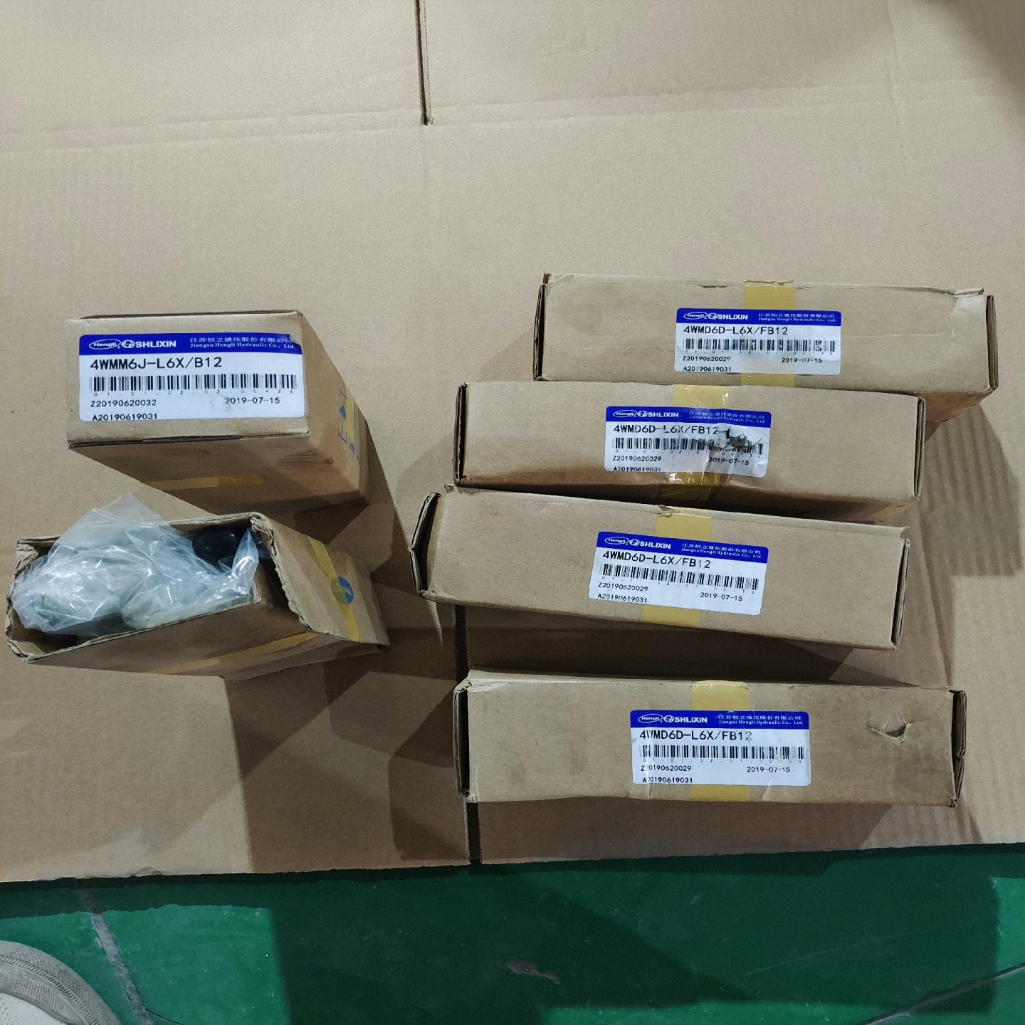 4WMD6D-L6X/FB12   4个，4WMM6J-L6（耶耶电子）