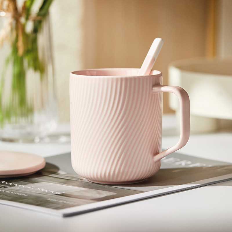 新款直销陶瓷马克杯咖啡杯少女杯子带盖家用创意早餐牛奶杯大容量