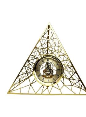 家居桌面软装饰品三角形金属静音时钟表摆台样板房玄关电视柜摆设