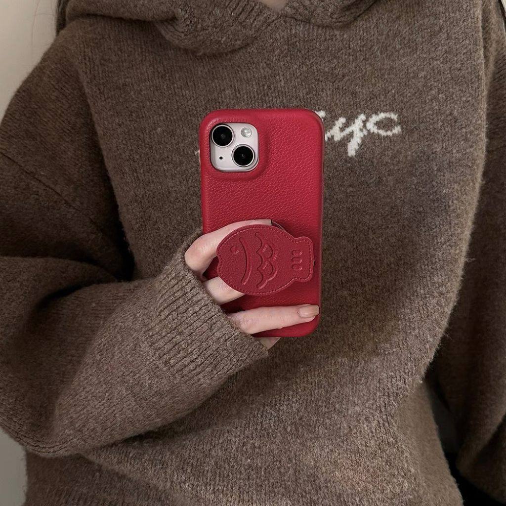 红色小鱼支架适用iPhone16promax苹果13/15手机壳11小众14皮纹12,个性定制/设计服务/DIY,手机壳/保护套定制,淘宝优惠券,粉丝福利购,淘宝优惠卷