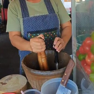泰国土制沙制宋丹舂器舂鸡脚舂凉拌臼舂黄L瓜舂臼捣蒜器瓦罐研磨