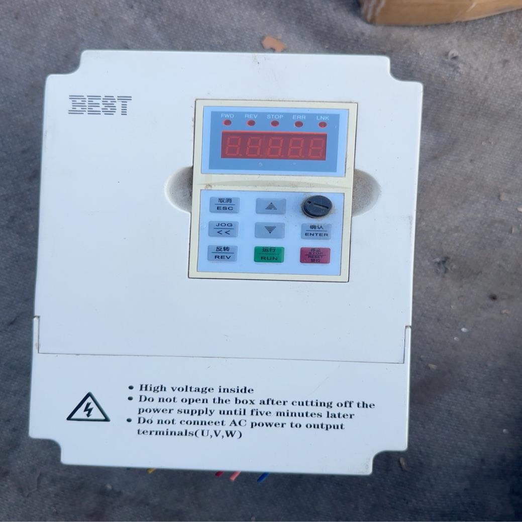 议~背士德FC100。 2.2千瓦变频器。  220v. 包