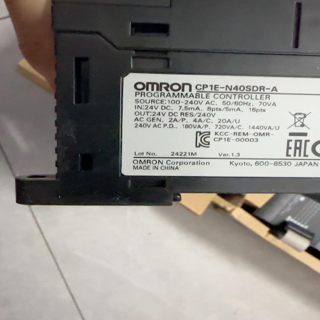 PLC  CP1E-N40SDR-A ，带40(崽崽配件）