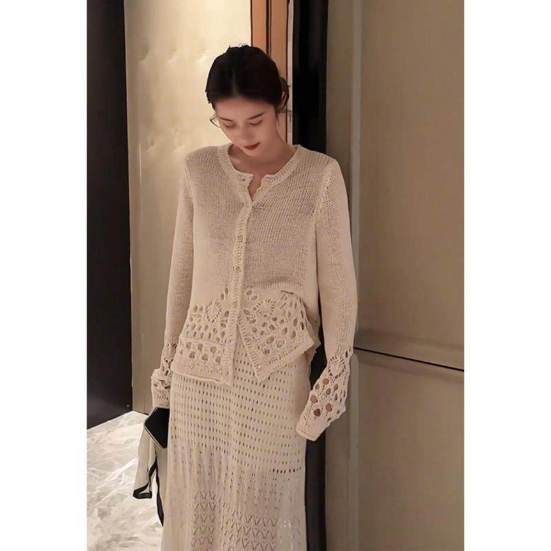 2025超火穿搭一整套早秋季女装白色镂空毛衣针织半身裙子两件套装