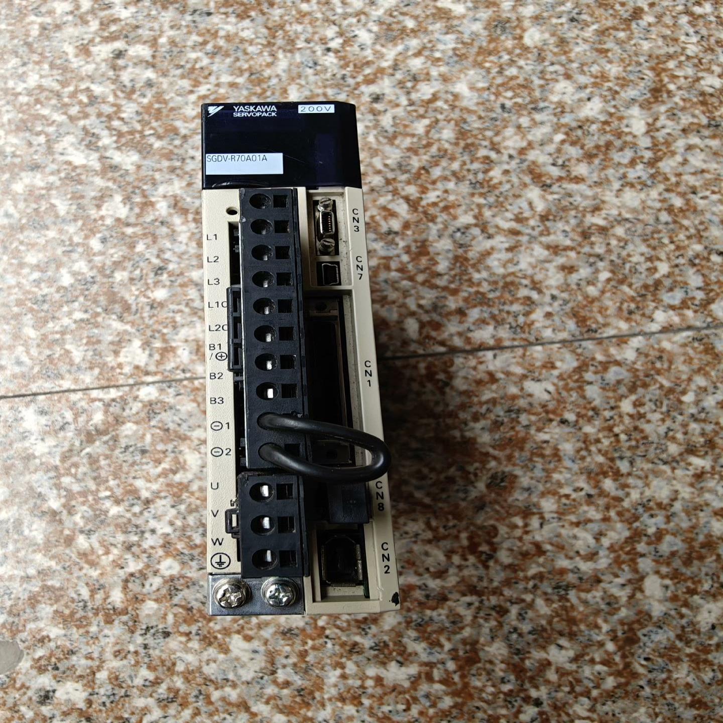 议价安川安川伺服驱动器50W，SGDV-R70A01A