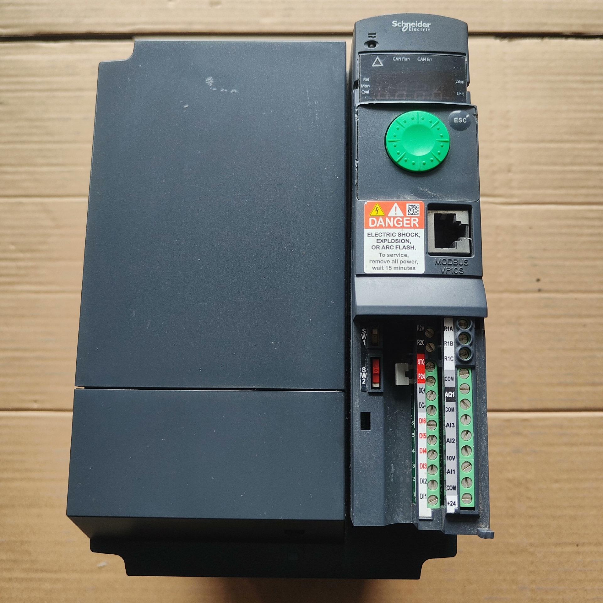 议~ATV320U55N4B变频器，5.5KW/380V三