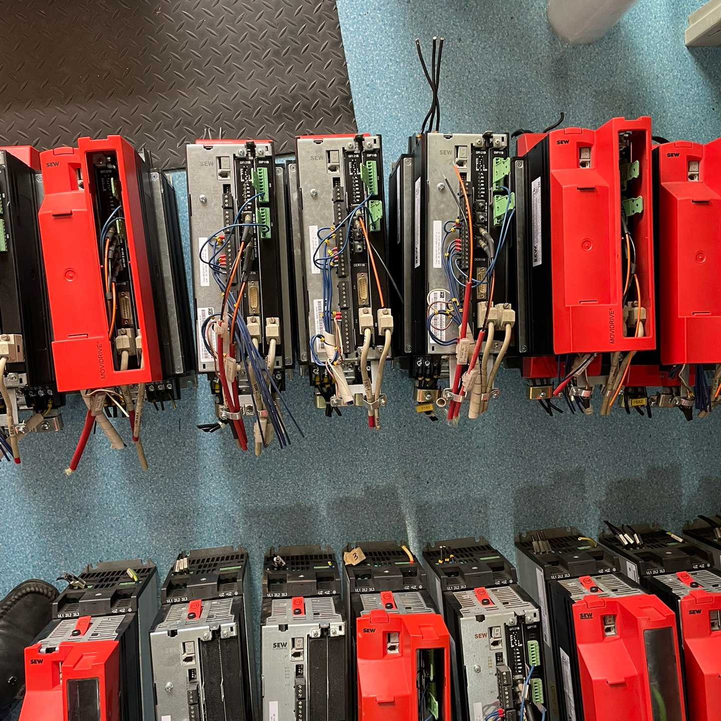 MDX61B0110-5A3-4-0T/00变频器，16年的（憨憨电子）