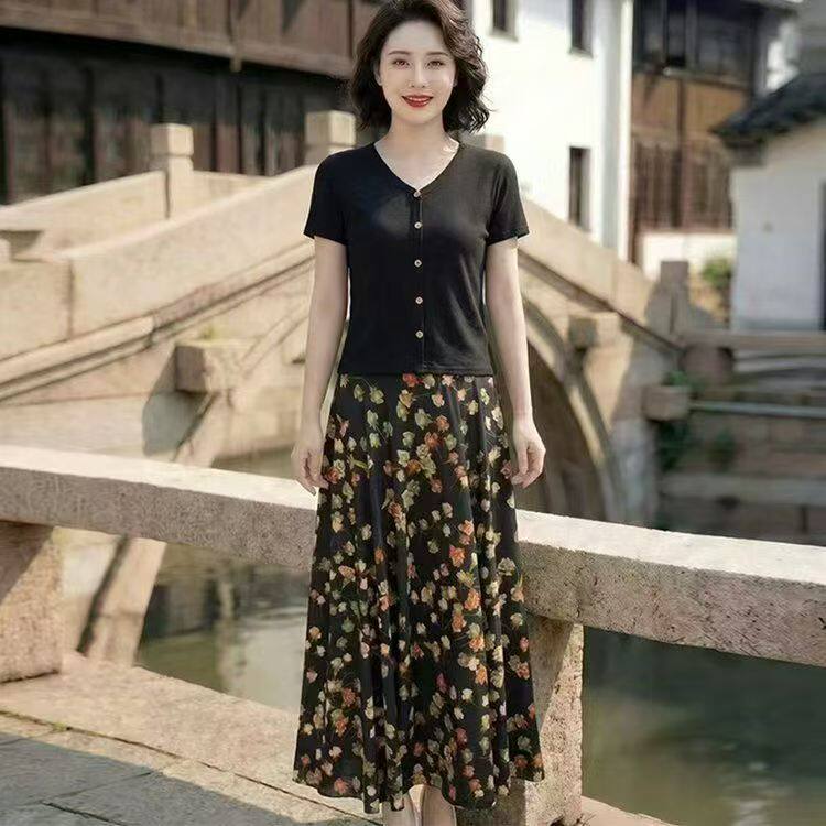 2026年夏季妈妈洋气半身裙中老年女中长薄款大摆裙气质冰丝跳舞裙实拍图 商品