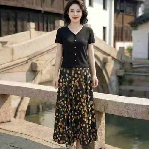 2026年夏季妈妈洋气半身裙中老年女中长薄款大摆裙气质冰丝跳舞裙
