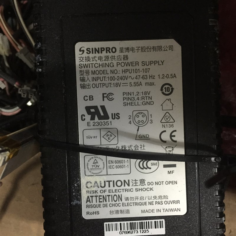 星博 交换式电源供应器 电源适配器 HPU101-107 18V5.55A 四针4针