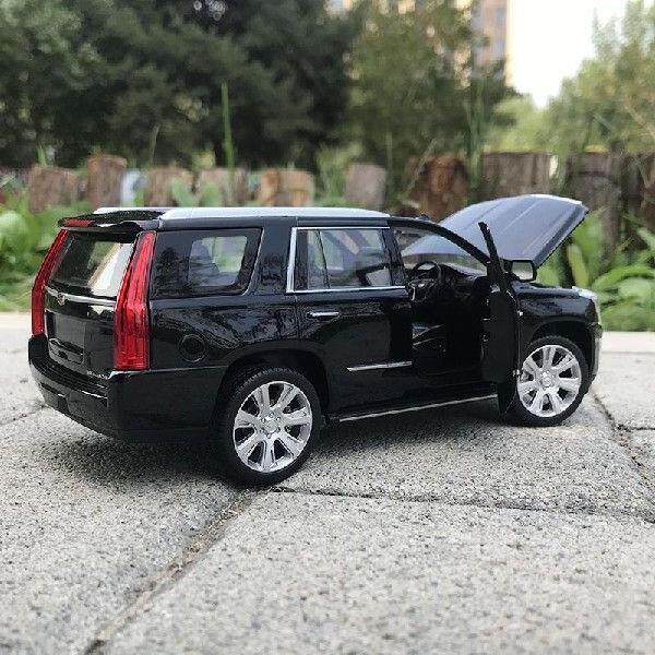 WELLY 1:27 Cadillac Escalade SUV Alloy Car Model Diecasts Me