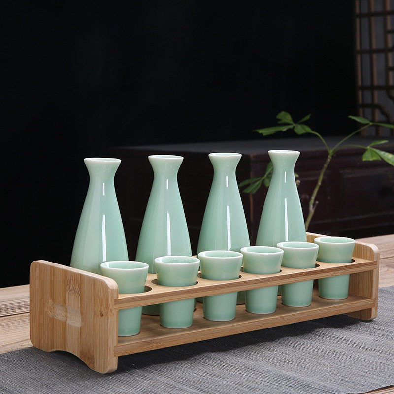 家用白酒分酒器青瓷酒具套装古陶瓷酒壶一口杯小酒盅带托盘架子