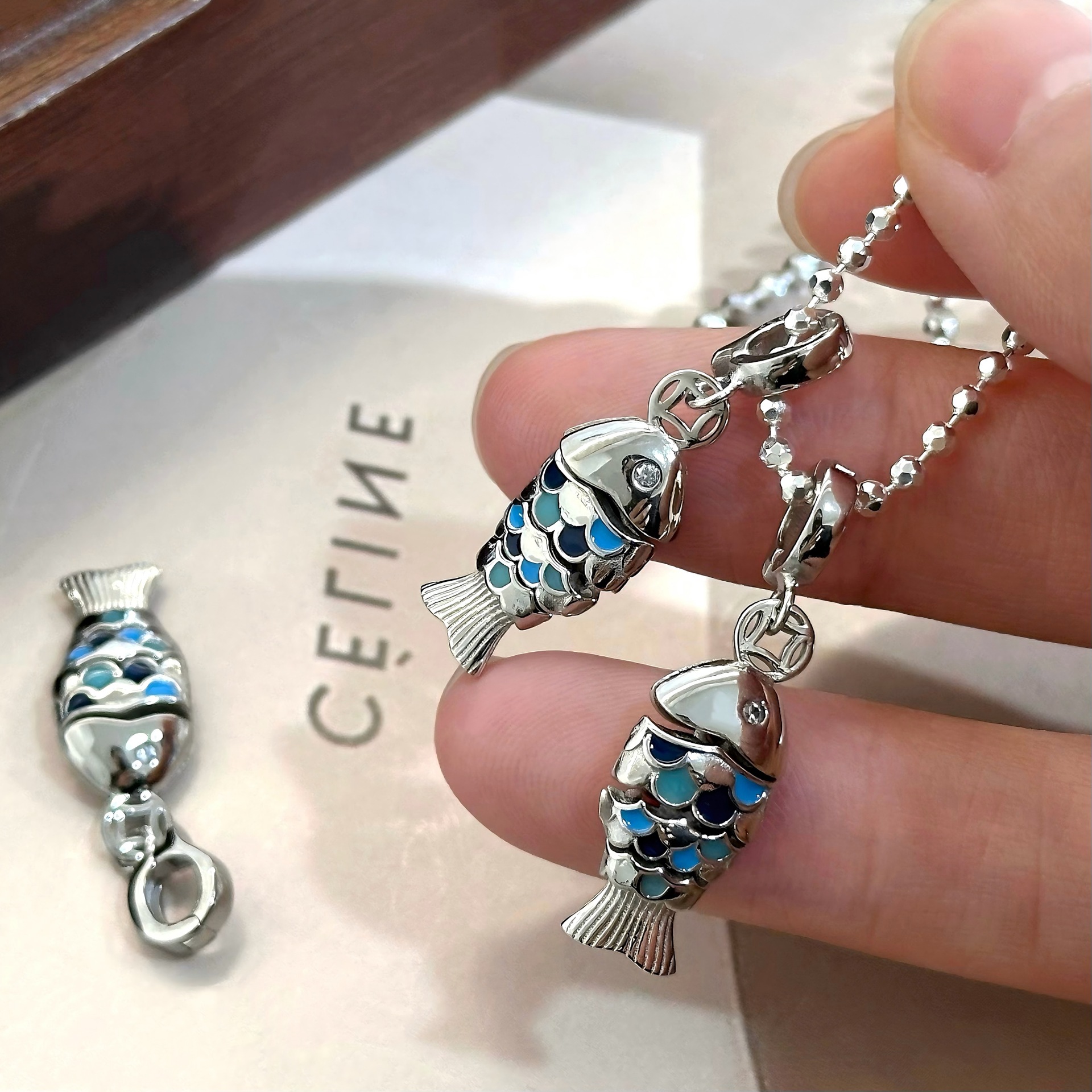 纯银灵动小鱼吊坠珐琅手串