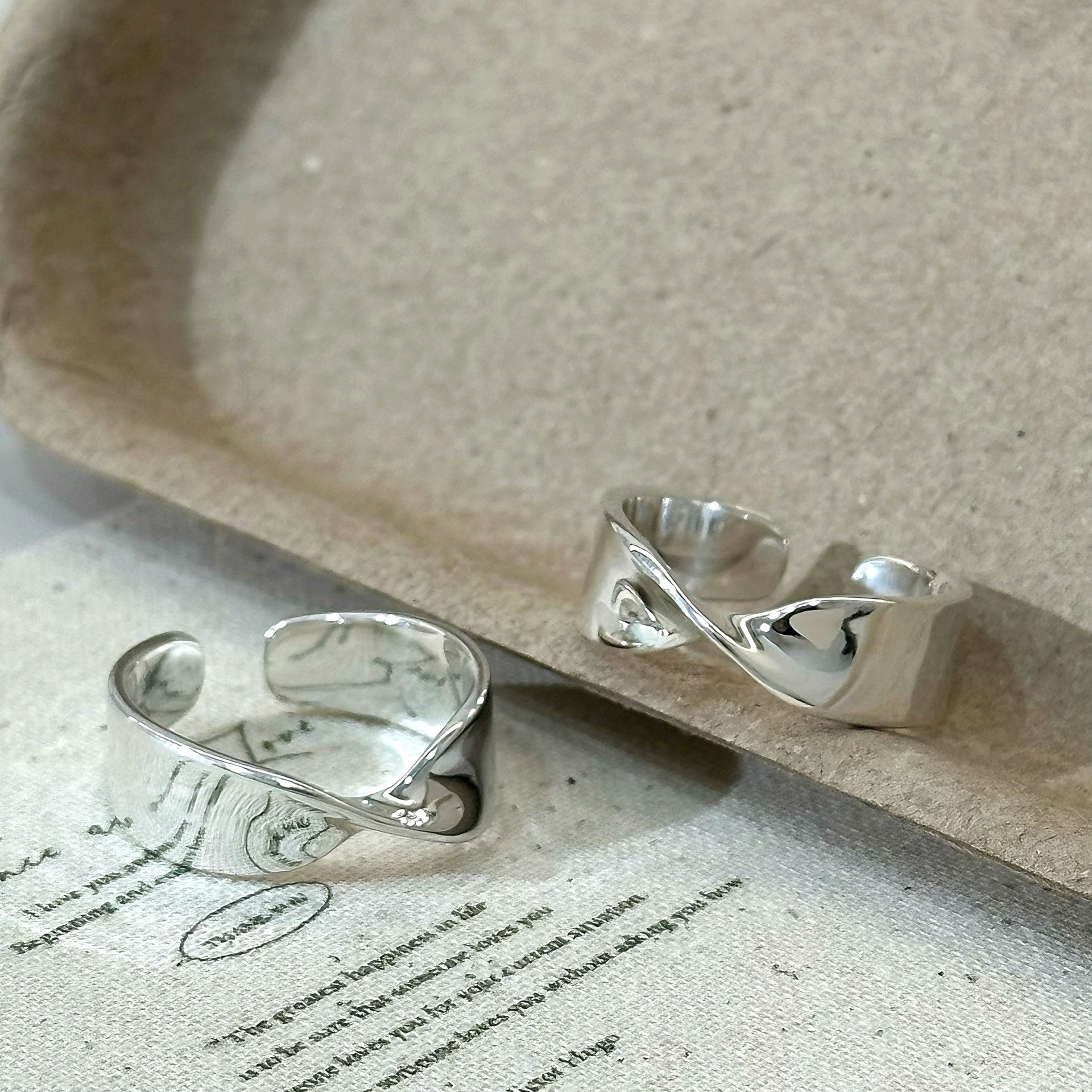 莫比乌斯扭纹戒指时尚韩版