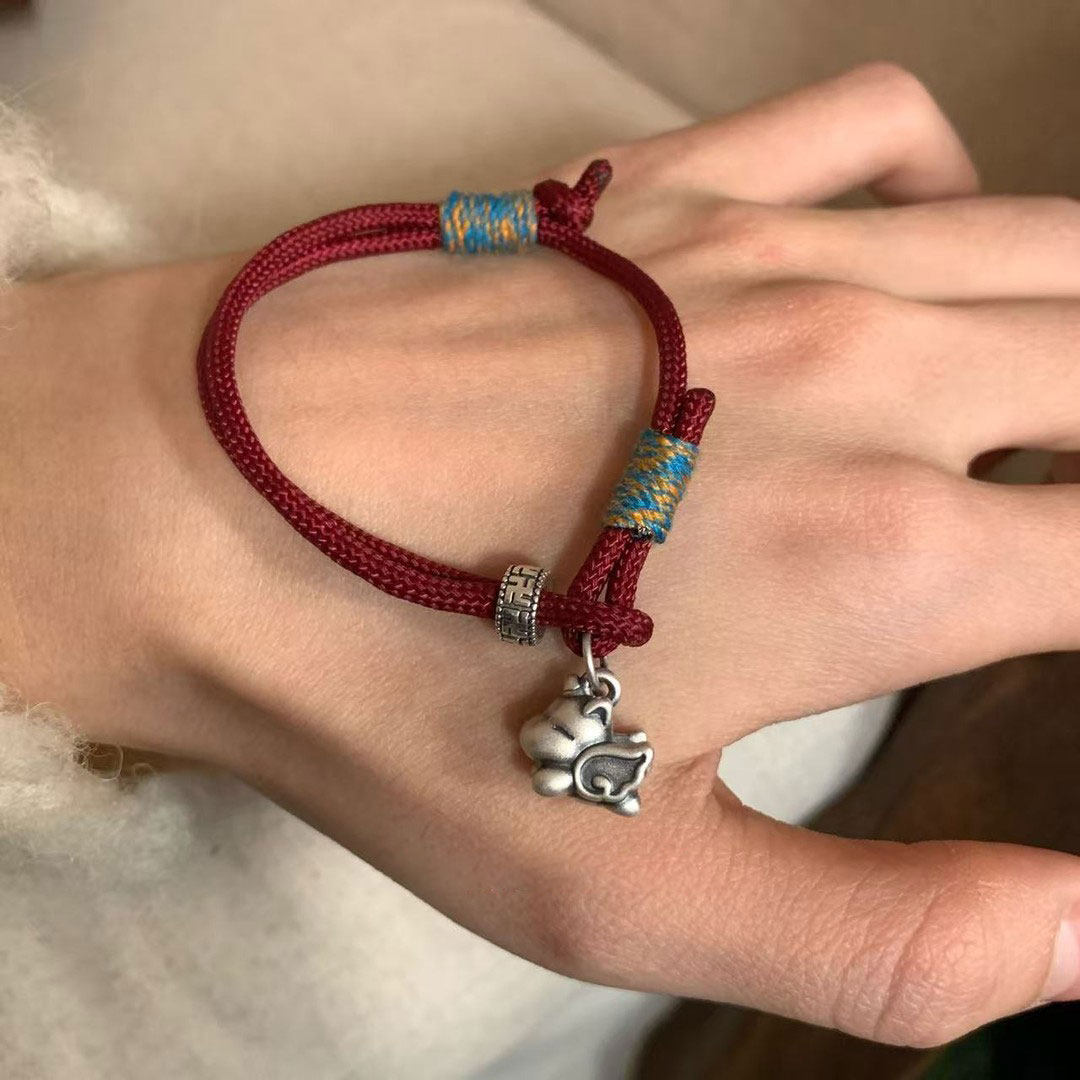 999足银小飞马红绳手链女简约时尚百搭本命年银首饰手绳,饰品/流行首饰/时尚饰品新,银饰手链,淘宝优惠券,粉丝福利购,淘宝优惠卷