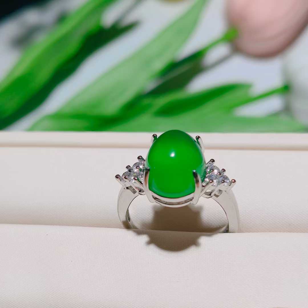 天然冰彩玉髓镶嵌戒指女款活口戒指绿玉髓大戒指精品满绿蛋面冰种
