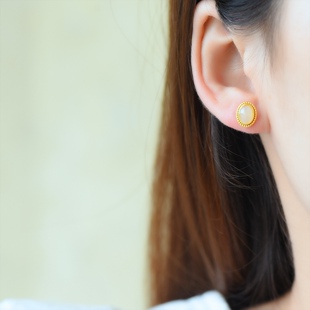 s925银镶和田玉蛋面耳钉天然玉石耳饰简约圆形镶石金色日常2356