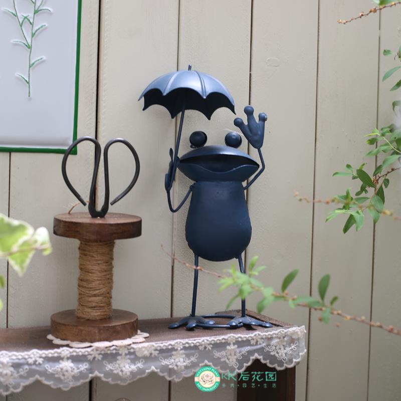 INS风铁艺做旧青蛙撑雨伞散步花园花园摆件装饰园艺杂货 意境装饰