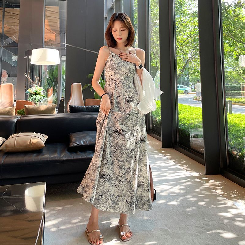 2025新中式青花瓷碎花连衣裙吊带女夏季新款气质收腰显瘦度假长裙
