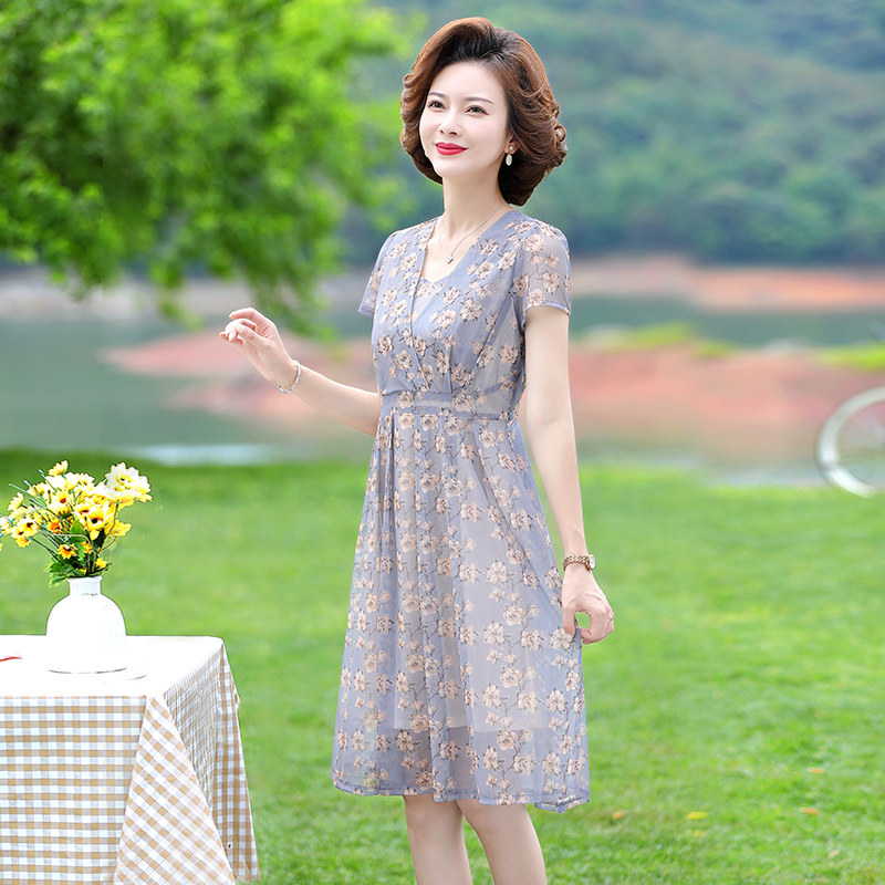 妈妈夏装洋气短袖连衣裙中年妇女装气质五十岁中老年碎花雪纺裙子