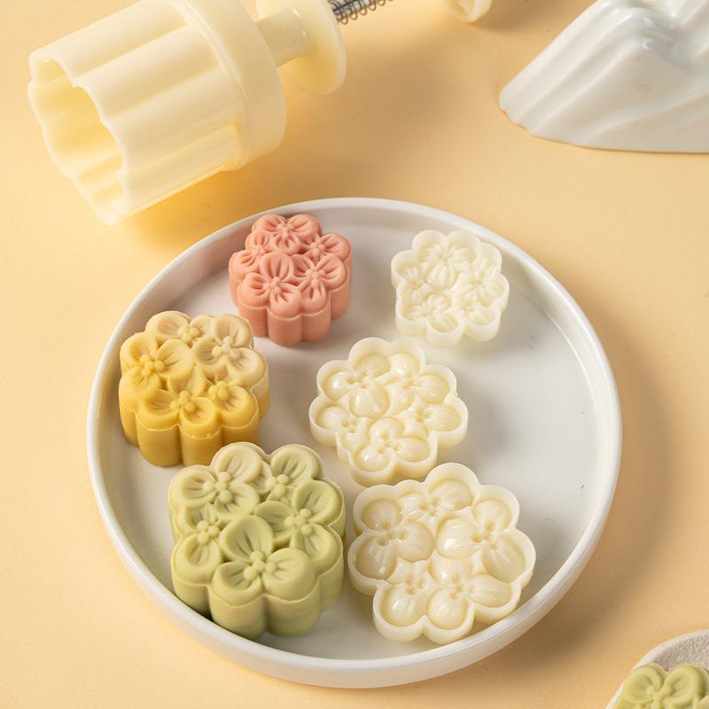 月饼模具中秋新款手压自制月饼硬型创意模具卡通小熊烘培家用工具