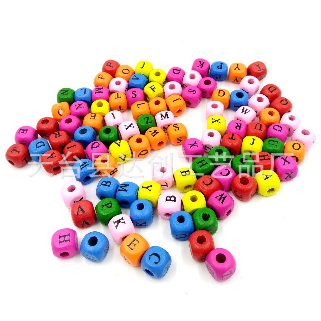 DIY儿童手工串珠10mm彩色英文字母珠子100个一包木质带孔骰子方珠