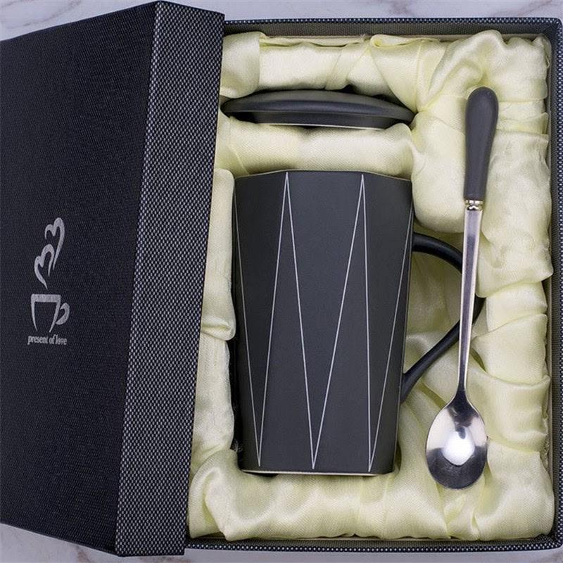 简约陶瓷马克杯家用咖啡杯情侣水杯带盖杯子礼盒生日礼物送女男生