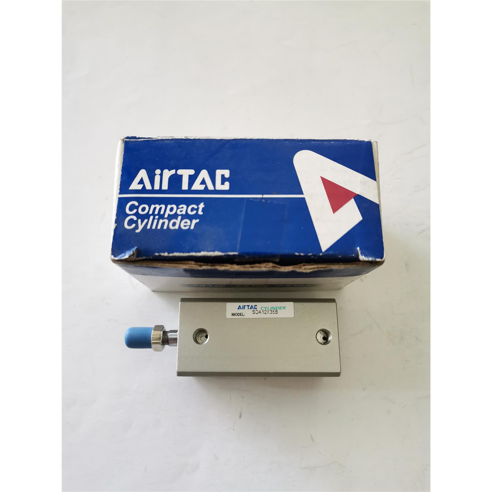 原装正品亚德客气缸SDA12×35B薄型气缸现货特价外牙小型迷