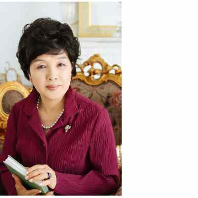 时尚短款 全真人发假发女士短卷烫发中老年妈妈真发短发 随意造型