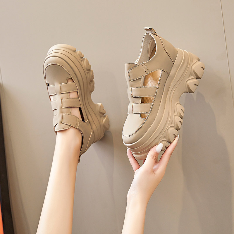 夏季真皮松糕超厚底凉鞋女2025新款网红包头高跟运动镂空老爹鞋女