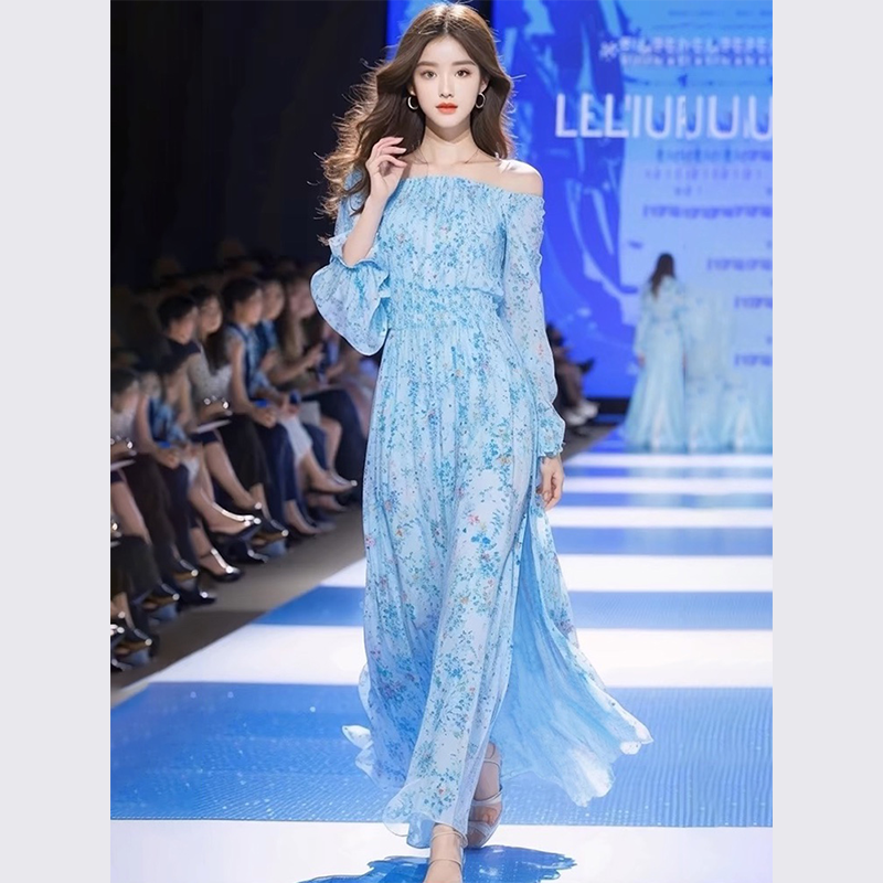 高端精致茶歇法式超好看蓝色一字肩碎花连衣裙子2024夏季新款女装