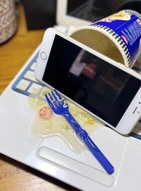恶搞同学玩具礼物泡面撒了打翻的泡面手机支架整蛊占座神器恶作剧