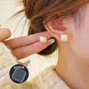 气质方糖耳钉女2025年新款 方形仿珍珠耳环轻奢秋冬高级感耳饰 爆款